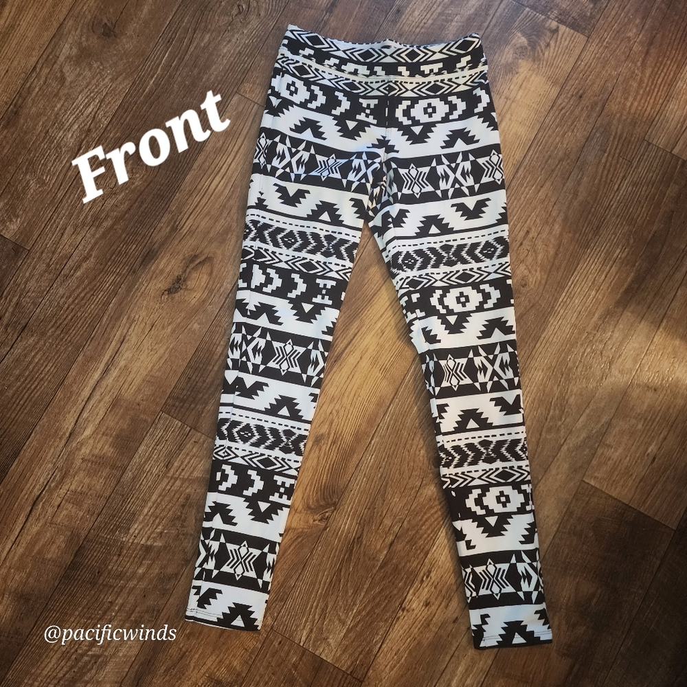 EXPRESS NWOT AZTEC PRINT BLACK / WHITE LEGGINGS SMALL